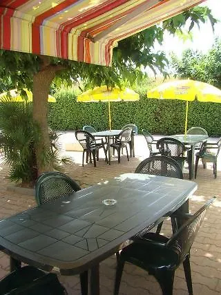 Hotelf1 Sud * Perpignan